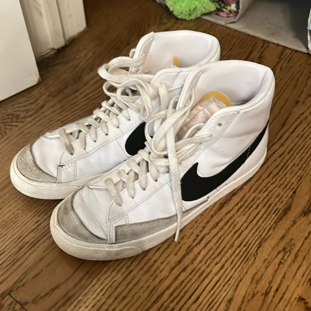 Woman’s Nike blazer barely worn